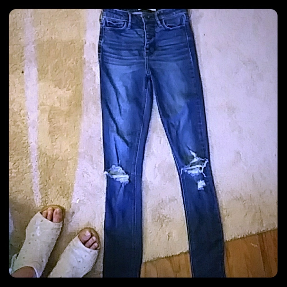 Hollister 00R high waisted jeans.
